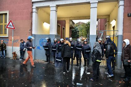 Scontri durante lo sgombero 7