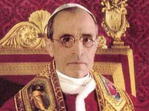 Le "sfumature" di Pio XII stroncate da tutti: il Vaticano e gli ebrei