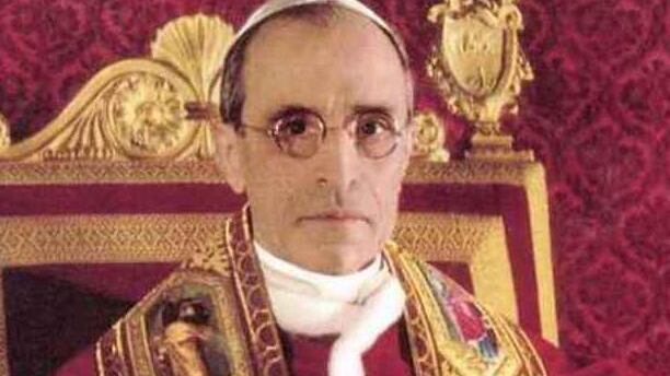 Le "sfumature" di Pio XII stroncate da tutti: il Vaticano e gli ebrei