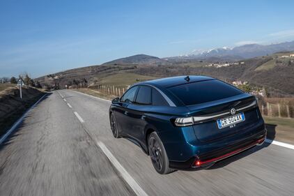 Volkswagen ID.7, primo contatto: guarda la gallery 5