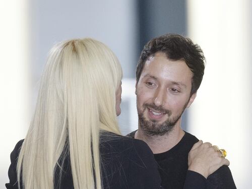 Vaccarello lascia Versus Versace e passa a Saint Laurent