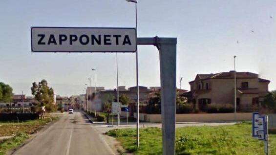 A Zapponeta, il comune più indebitato d'Europa, a scuola con la Panda del sindaco