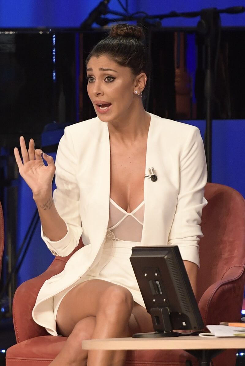 Belen Rodriguez sexy al Maurizio Costanzo Show 10