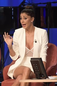 Belen Rodriguez sexy al Maurizio Costanzo Show 10