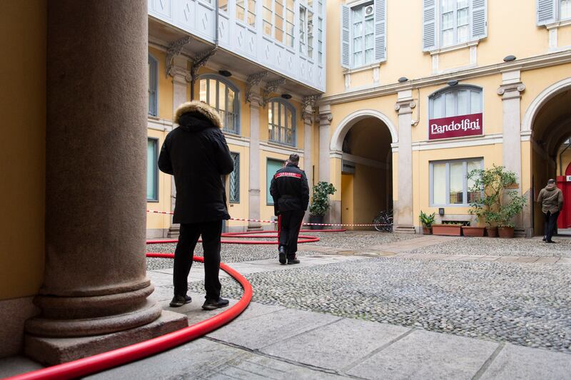 Palazzo in fiamme nel centro storico di Milano 3