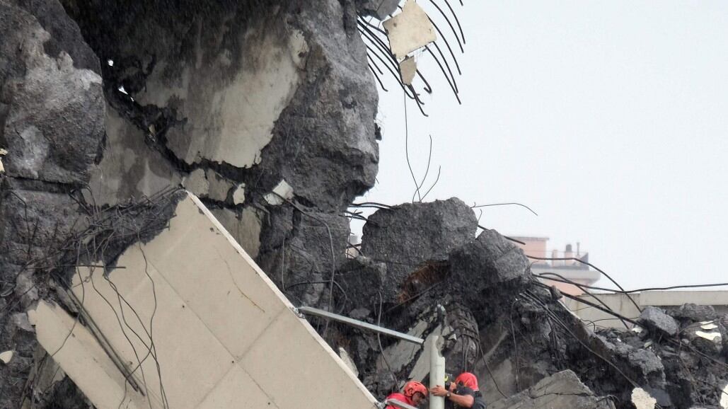 Ponte Morandi, i testimoni: "Il crollo causato da un fulmine"