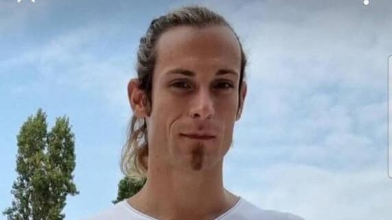 “Intervenuto per primo, non ha colpe”. Le ultime ore di del bagnino Matteo Formenti prima del suicidio