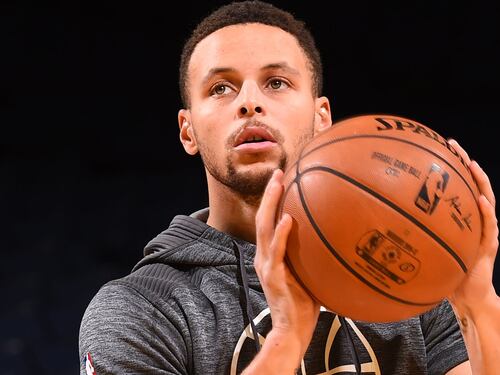 La stella dell'Nba Stephen Curry non crede allo sbarco sulla Luna