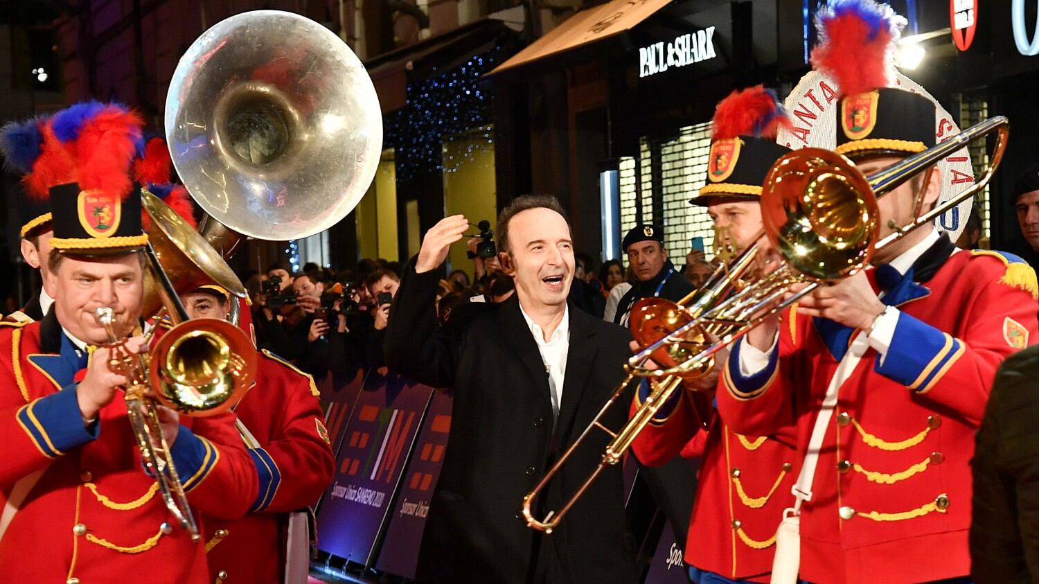 Benigni al Festival con super cachet per cantare l'amore gay