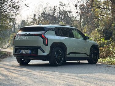 KIA EV3: guarda la gallery del crossover "tuttofare" elettrico 1