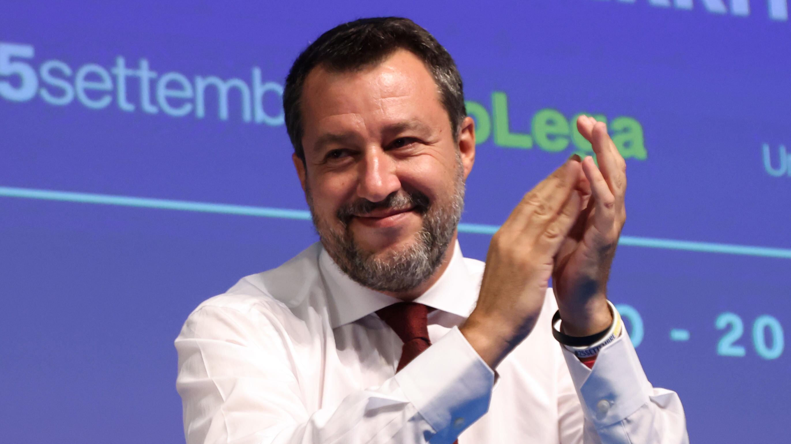 Salvini dà la carica agli eletti. "Primo partito in Lombardia"