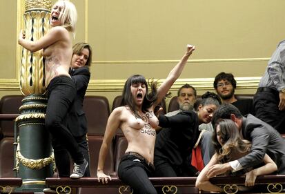 "L'aborto è sacro": nuovo ridicolo show delle attiviste spagnole 2
