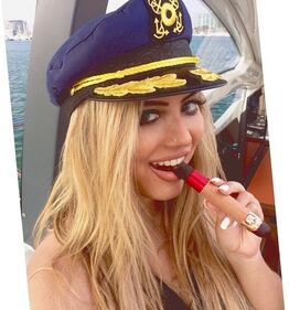 Camilla Gimenez, sexy tifosa brasiliana 6