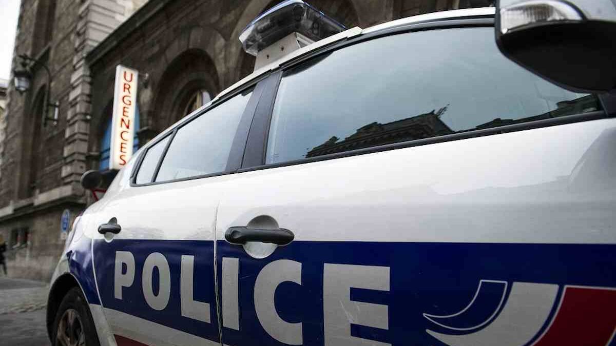 "Minaccia per l’ordine pubblico". Francia vieta l’ingresso a una fumettista italiana: cosa è successo