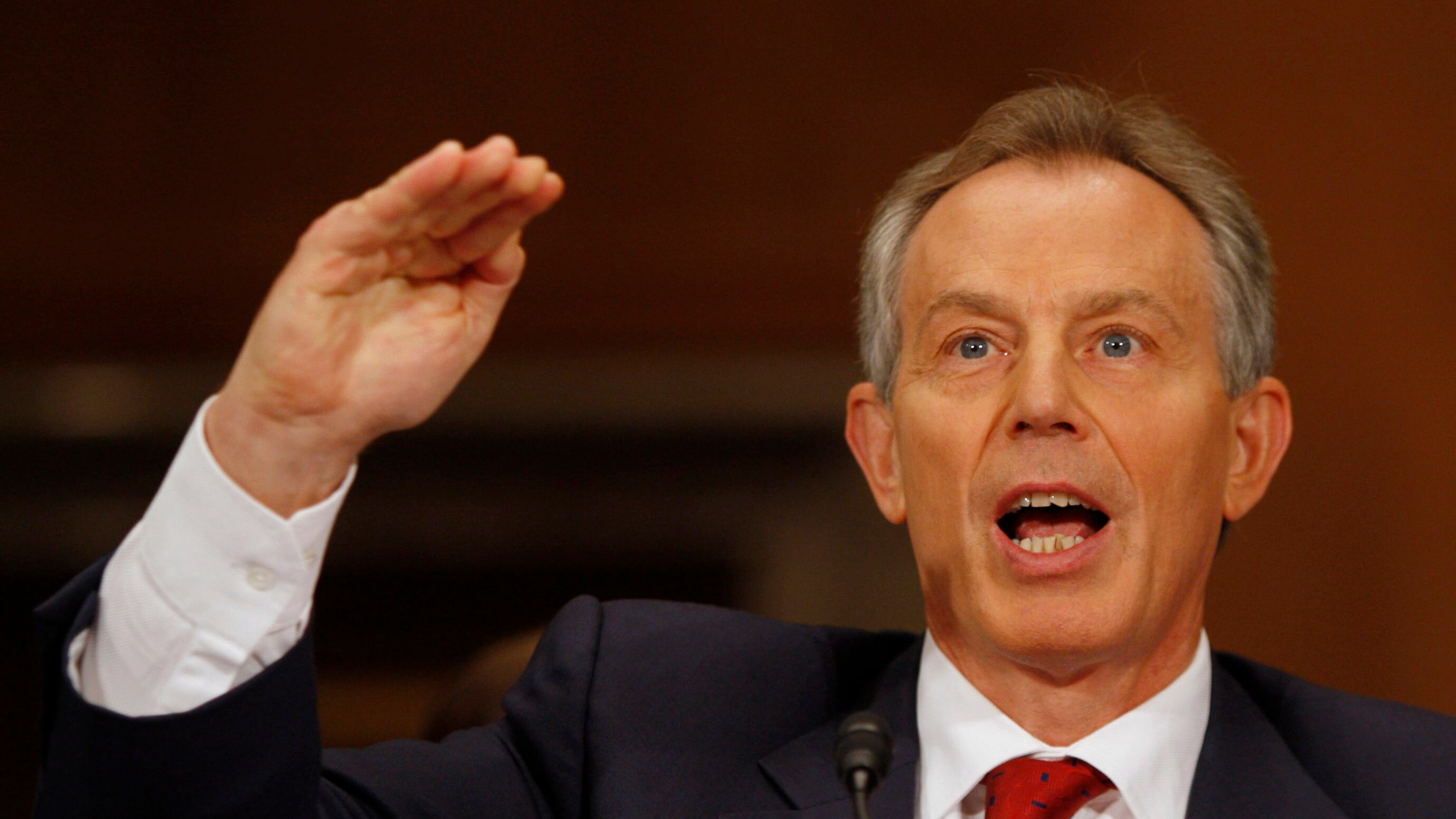 Uk, accuse a Tony Blair: "Ha tenuto nascoste consulenze milionarie"