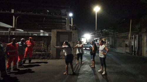 Napoli, donne di nuovo in strada contro il sito di stoccaggio dei rifiuti 7