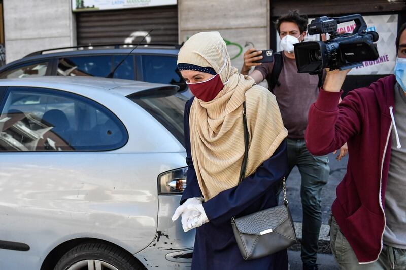 Silvia Romano, prima uscita pubblica dopo la quarantena 10