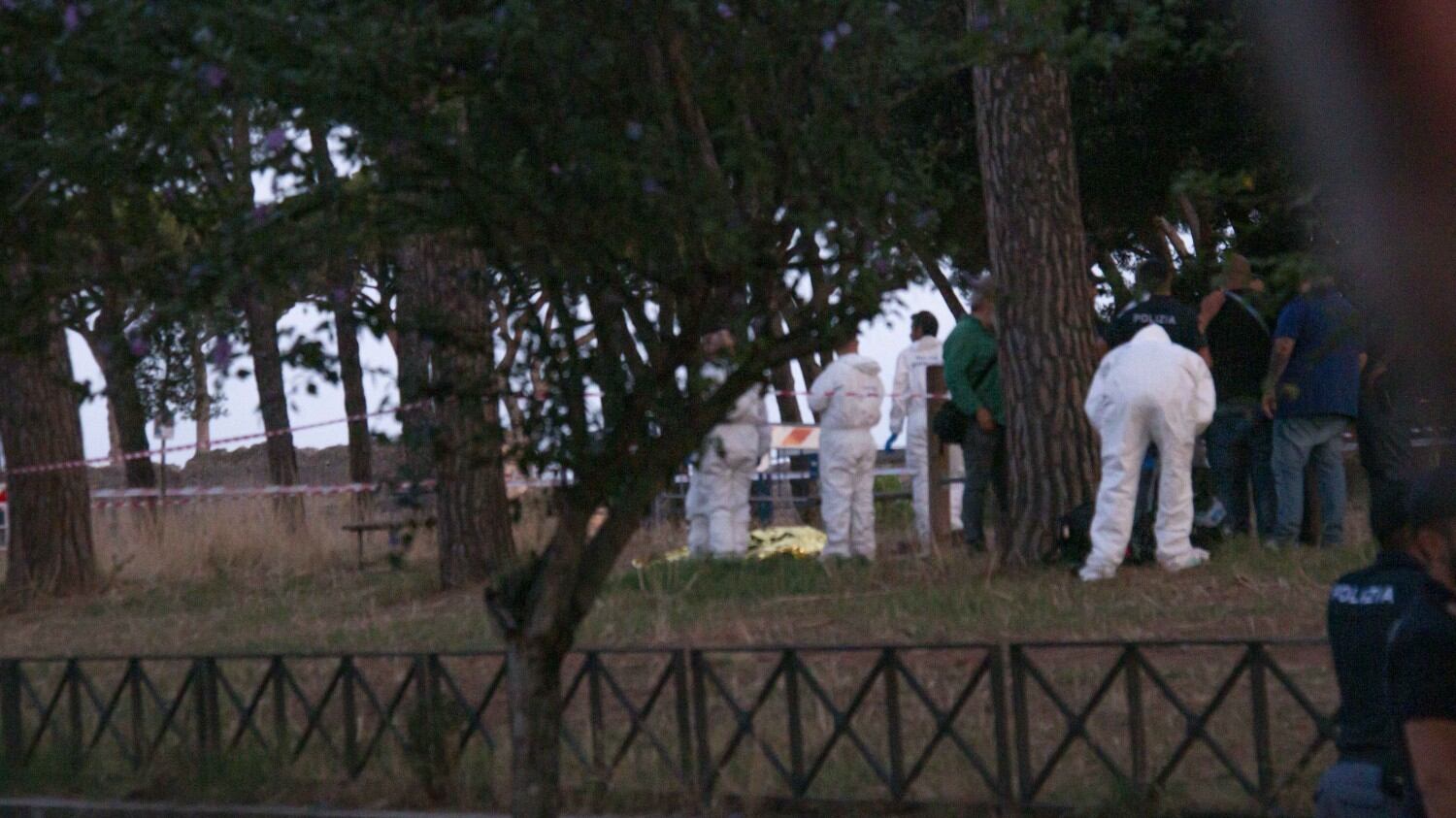 Funerali a porte chiuse e Diabolik resta solo. La moglie: "Disertiamo"
