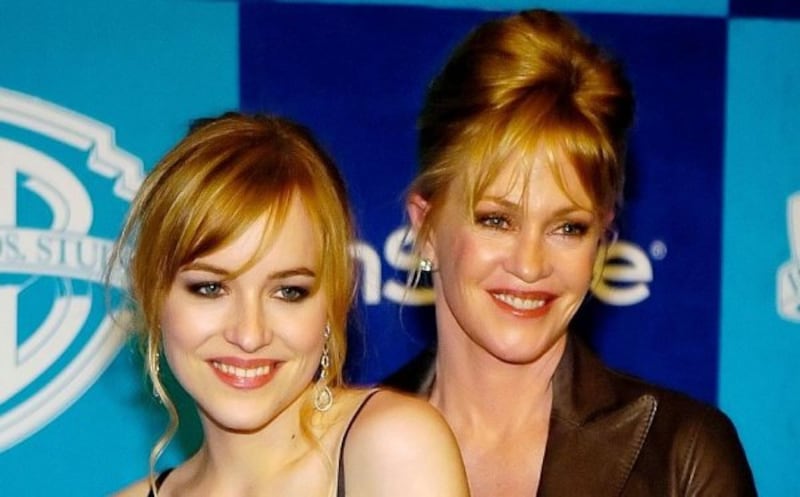 Dakota Johnson, sexy protagonista di 50 Sfumature 9