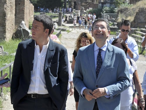 Roma, Renzi rompe il silenzio: "Marino fa bene a dimettersi"