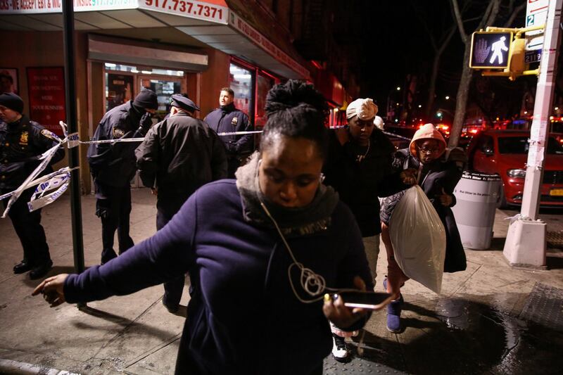 New York, brucia un intero palazzo nel Bronx 1