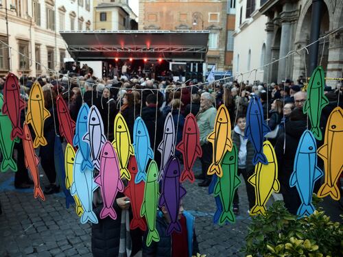 Il laboratorio delle Sardine in parrocchia non paga l'affitto