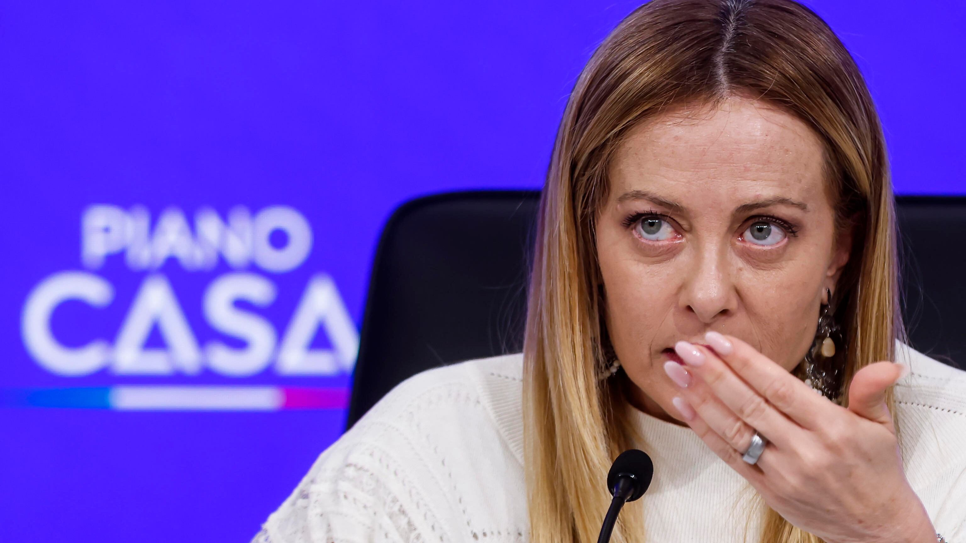 Meloni irritata sul caso Minetti: “Ho già risposto, agli italiani interessa il lavoro del governo”