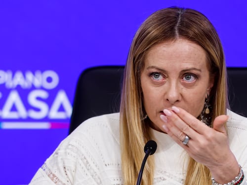 Meloni irritata sul caso Minetti: “Ho già risposto, agli italiani interessa il lavoro del governo”