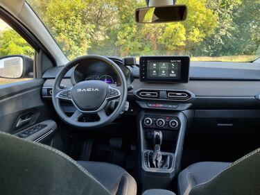 Dacia Jogger Hybrid 140: la gallery del suv 7 posti ibrido super spazioso 17
