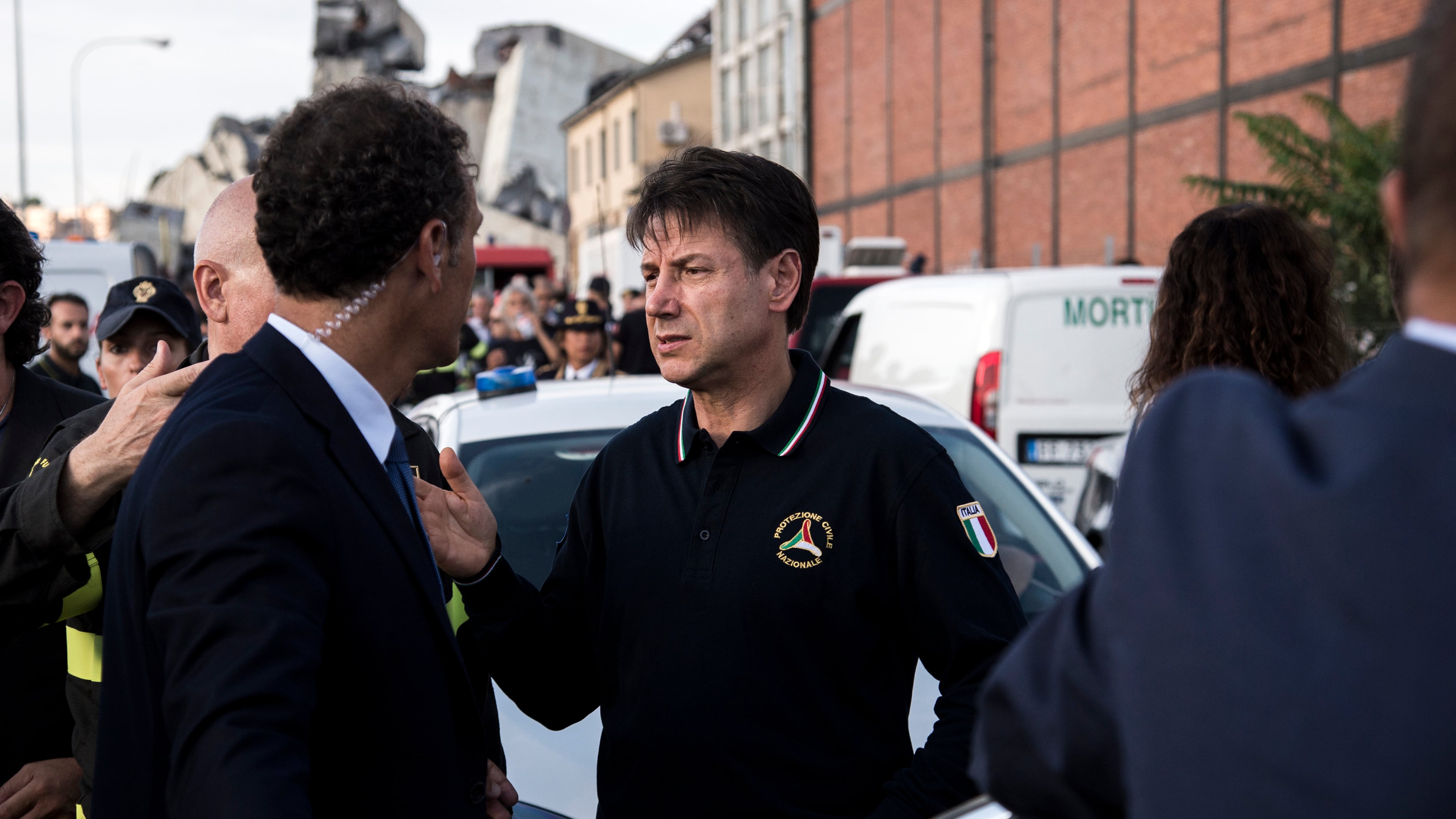 "Adesso via le concessioni" Ma Autostrade frena Conte