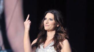 Concerto Ariana Grande a Manchester, la Pausini contro le tv: "Non aiutarono per L'Aquila"