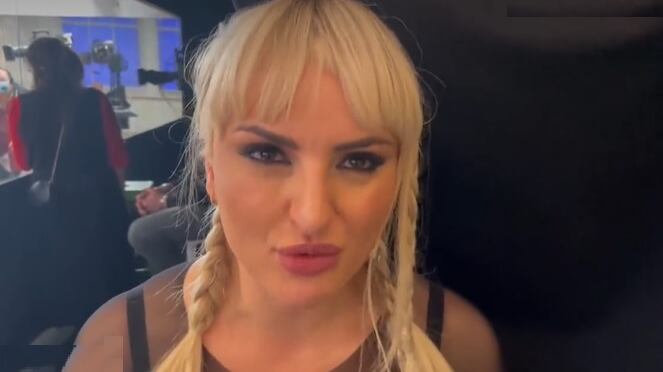 "Io sensuale...". Arisa scatenata. E c'è pure la frecciata