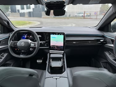 Renault Austral full hybrid: si aggiorna con il restyling 2026, la gallery del SUV francese 18