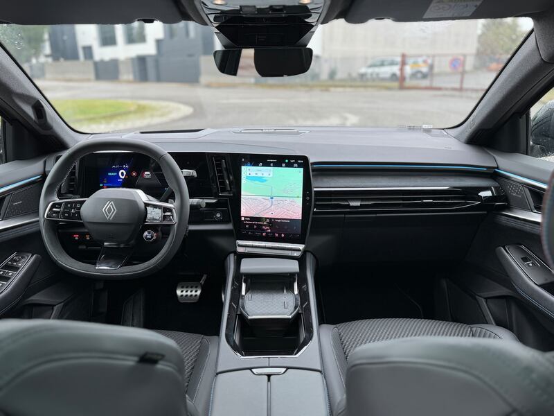 Renault Austral full hybrid: si aggiorna con il restyling 2026, la gallery del SUV francese 18