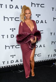Beyoncé Knowles, seno in vista e scollo mozzafiato a New York 57