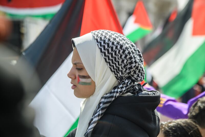 Il 25 aprile di Milano senza il Tricolore: "l'invasione" del vessillo palestinese per la Liberazione 4