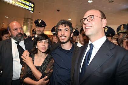 Gabriele Del Grande, l'arrivo all'aeroporto di Bologna 3