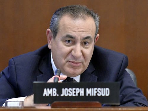 Spese pazze, indagato Mifsud. Cosa faceva davvero coi soldi?