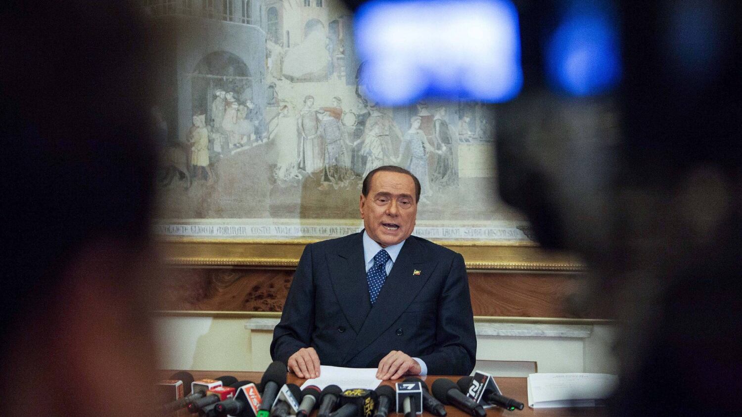Berlusconi: "C'è un gruppo di potere che condiziona le sentenze"