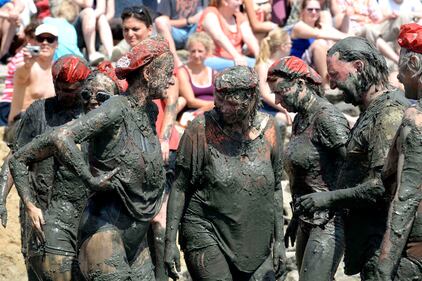 Arrivano le Mudflat Olympics, le Olimpiadi del fango 16