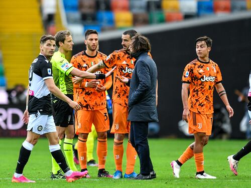 "I giocatori della Juve hanno accerchiato e condizionato l'arbitro". Ecco cos'è successo a Udine