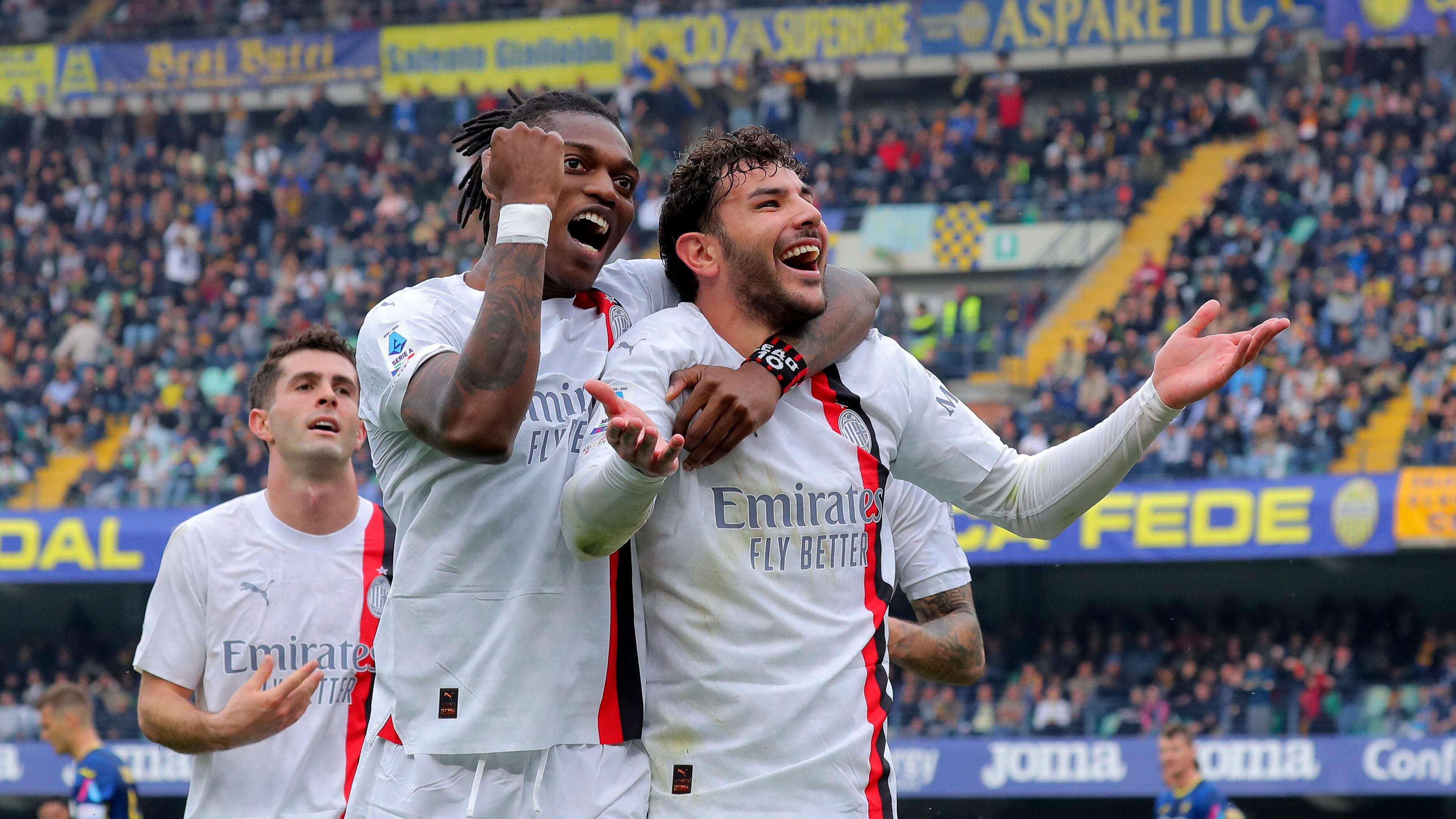 Il Milan espugna Verona, stacca la Juventus e consolida il 2° posto