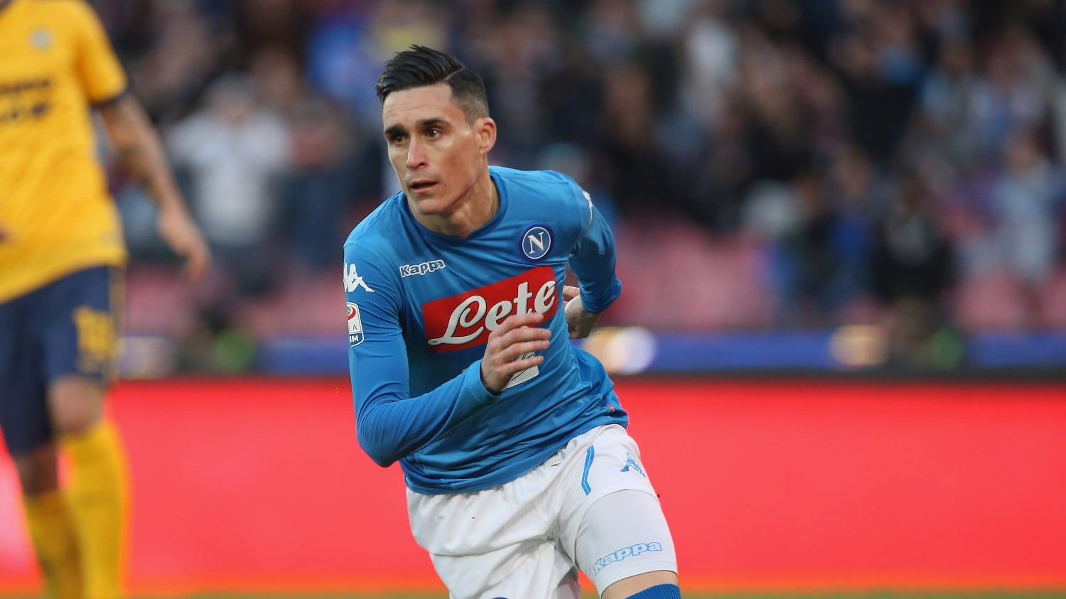 Napoli, due lampi per restare in vetta