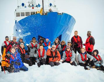 La Akademik Shokalskiy bloccata tra i ghiacci 4