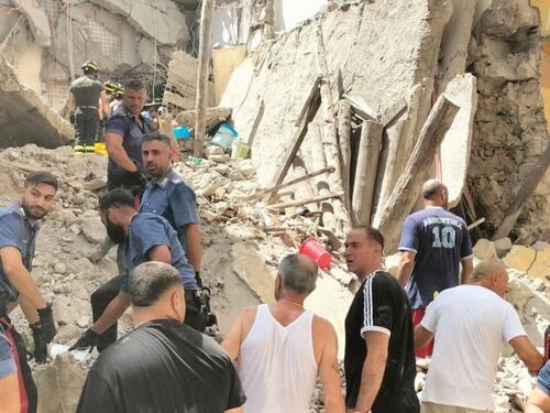 Torre del Greco, crolla una palazzina di tre piani