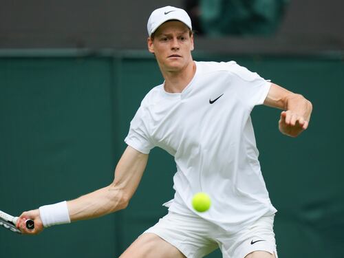 Wimbledon, Sinner debutta vincendo: Hanfmann sconfitto in 4 set, adesso derby con Berrettini