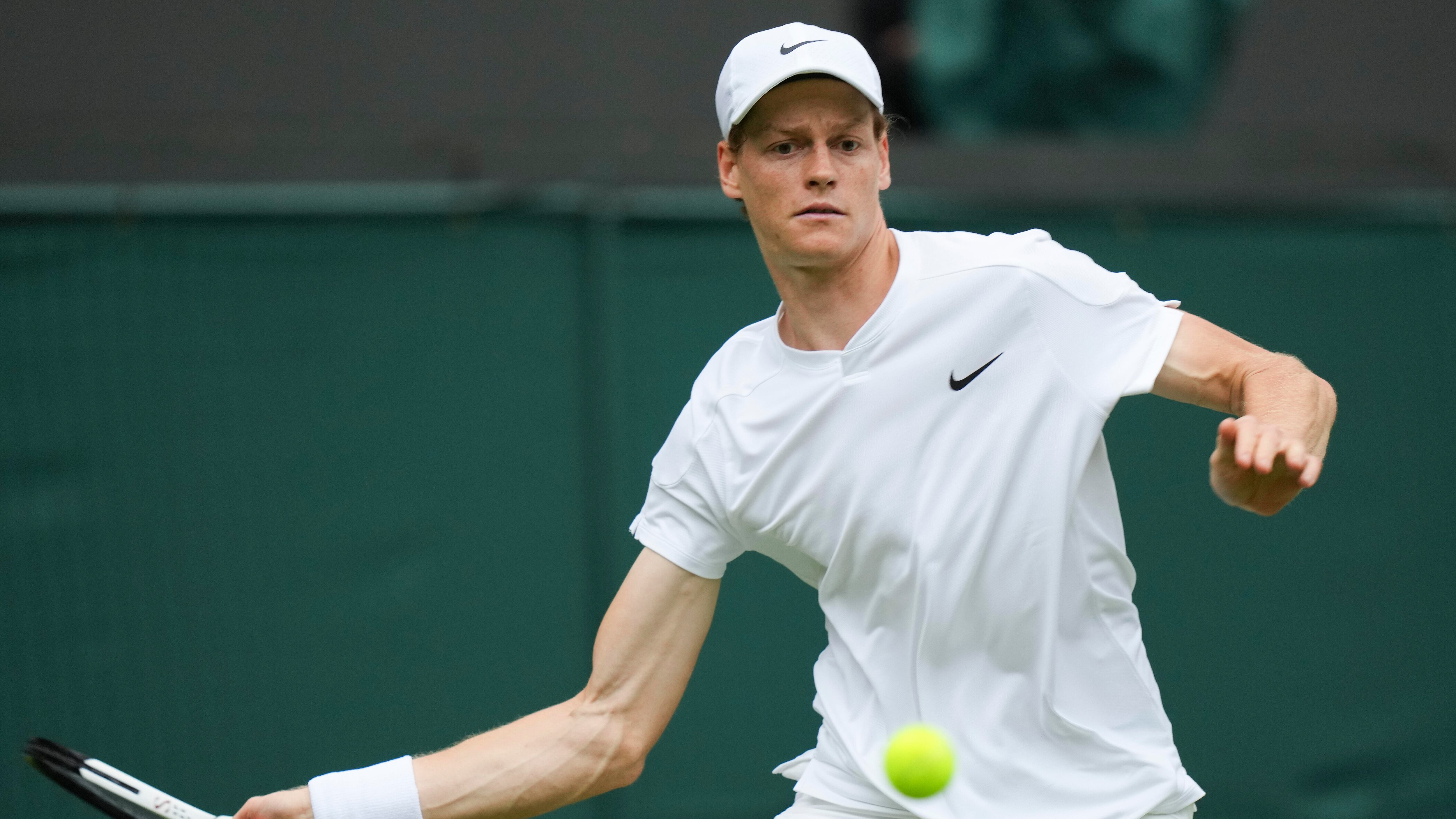 Wimbledon, Sinner debutta vincendo: Hanfmann sconfitto in 4 set, adesso derby con Berrettini