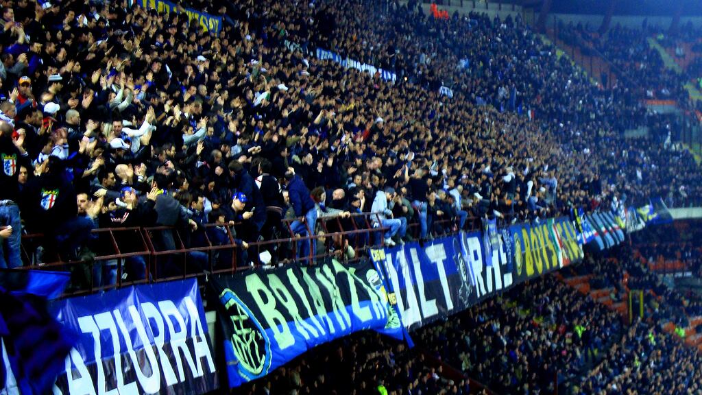 'Ndrangheta, spaccio e croci nazi Le curve crocevia della criminalità