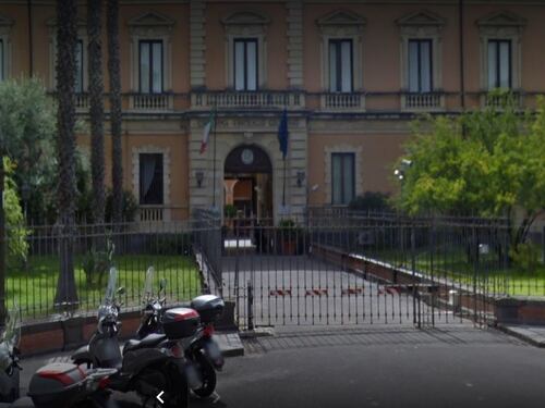 Catania, pesta compagna e la ferisce con cocci vetro: preso nigeriano