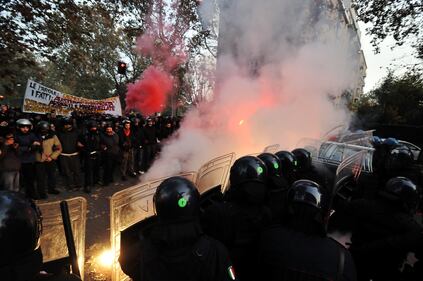 Monti in Bocconi: tafferugli tra polizia e centri sociali 14